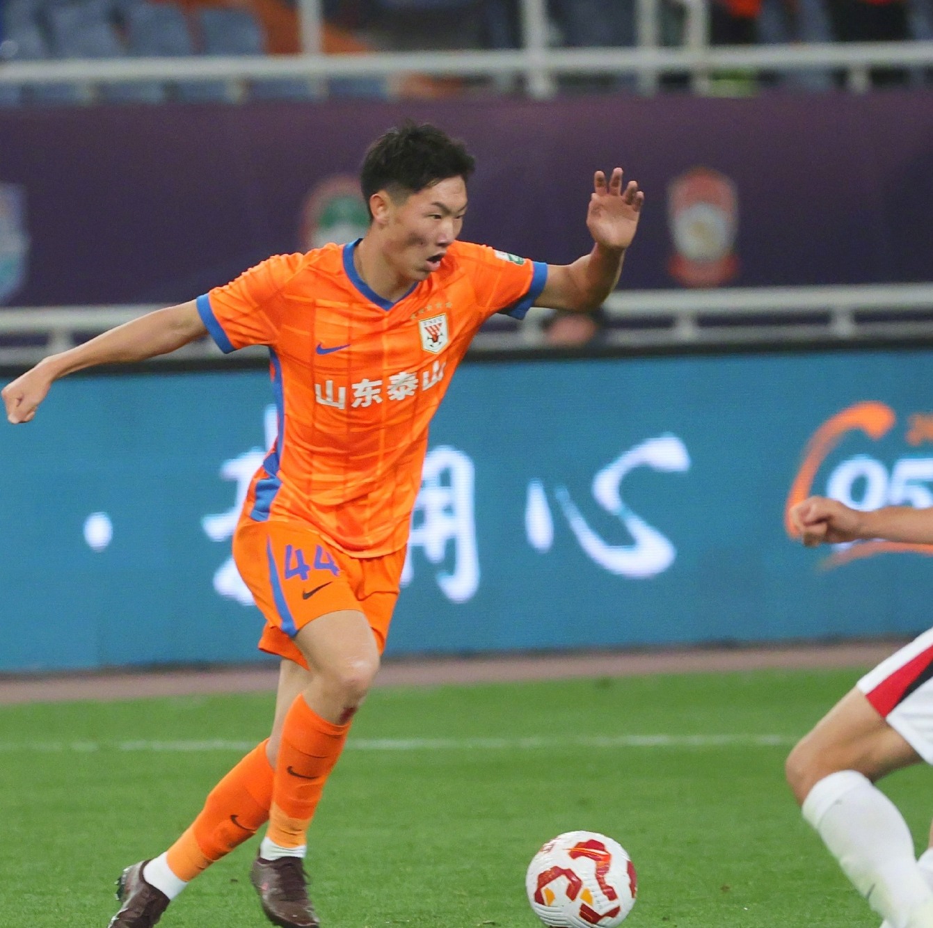 欧宝体育转会期山东泰山调整名单以备德甲，再遭质疑环节打磨，震撼外界，赛季目标并未改变的简单介绍